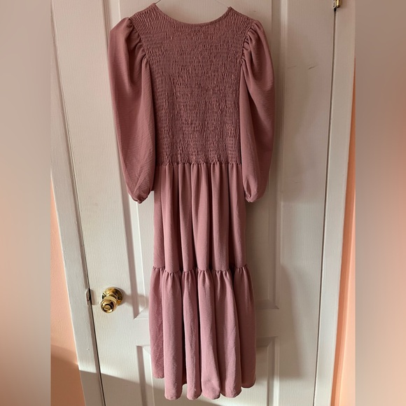 Selling pink dress - Picture 2 of 3